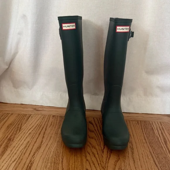 SOLD Hunter Original Tall Rain Boots – - Picture 4 of 13